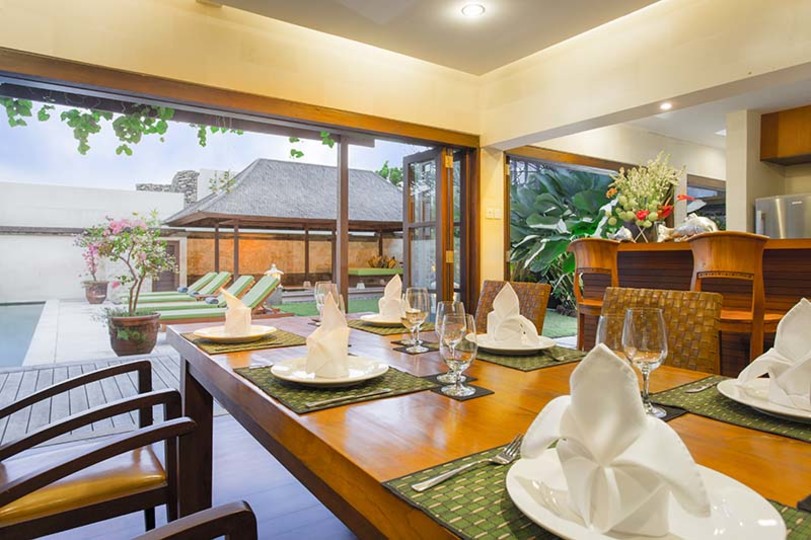 Elegant Coastal Villa with Jacuzzi – Bali Villa 1111