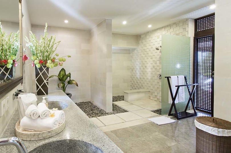 Elegant Coastal Villa with Jacuzzi – Bali Villa 1111