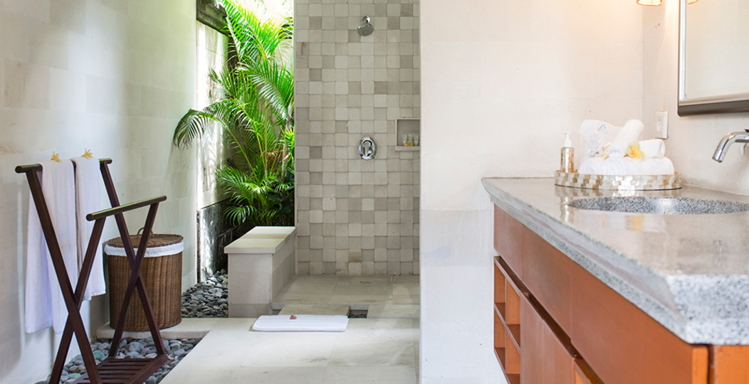 Elegant Coastal Villa with Jacuzzi – Bali Villa 1111