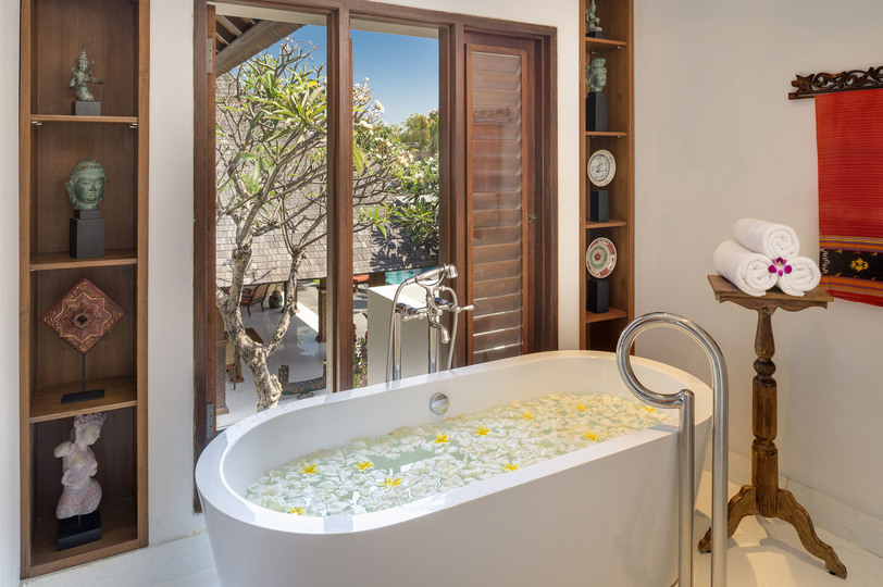 Serene luxury in lush gardens, Bali Villa 1124