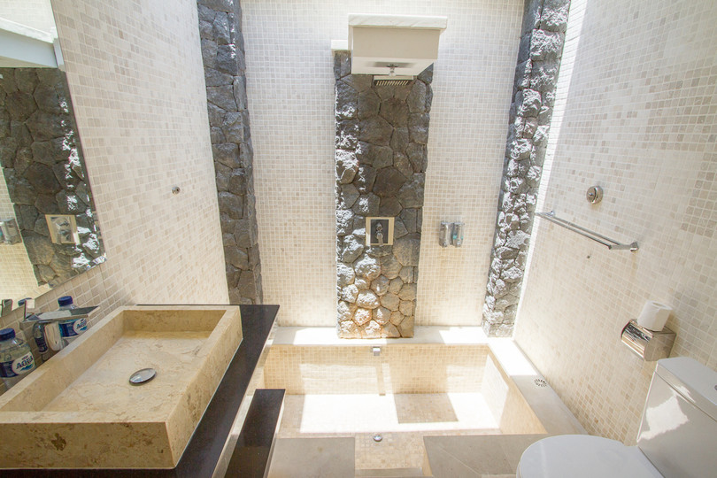 Luxury 2-Bedroom Villa Near Seminyak's Attractions, Bali Villa 1147
