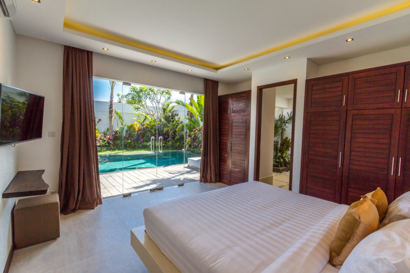 Luxury 3-Bedroom Villa Near Seminyak Attractions, Bali Villa 1157