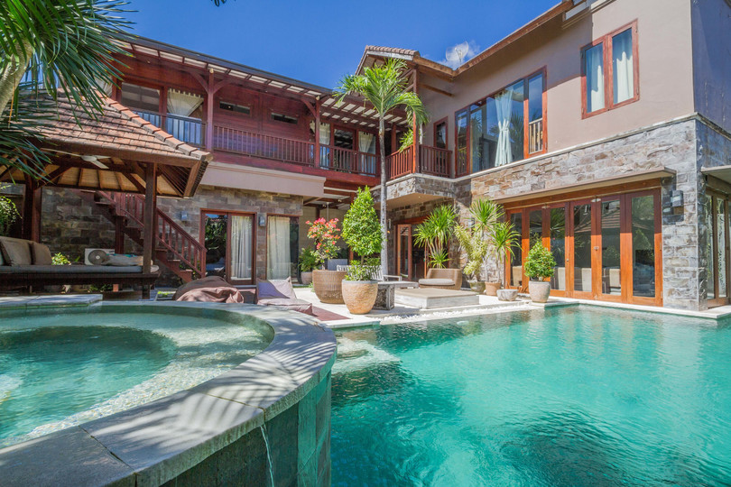 Luxury 5BR Family Villa Near Seminyak, Bali Villa 1167