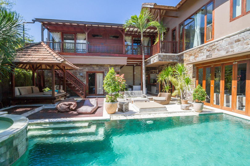 Luxury 5BR Family Villa Near Seminyak, Bali Villa 1167
