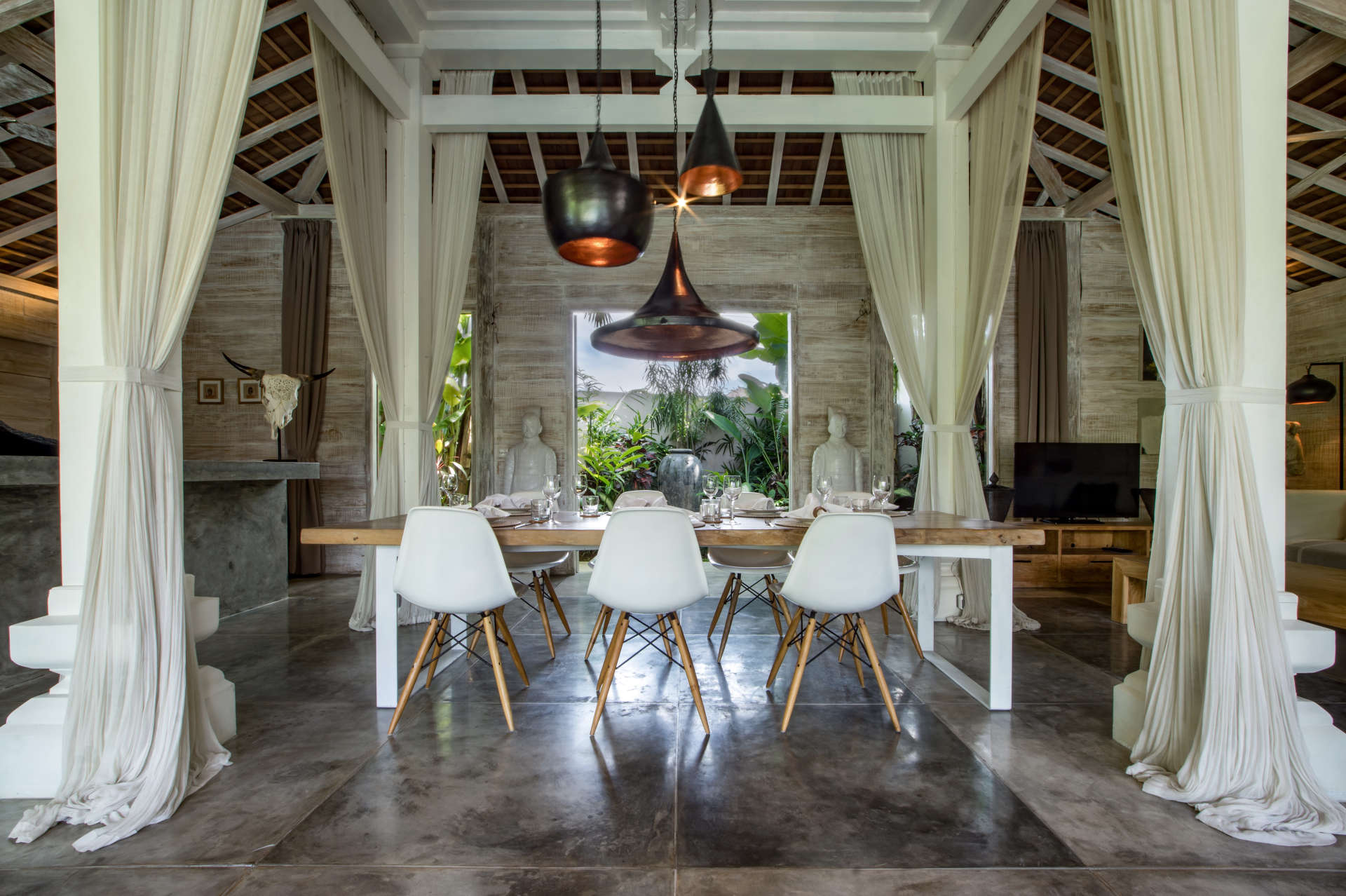 Picture Relaxing Beside Your Private Pool in Kerobokan, Bali Villa 2007