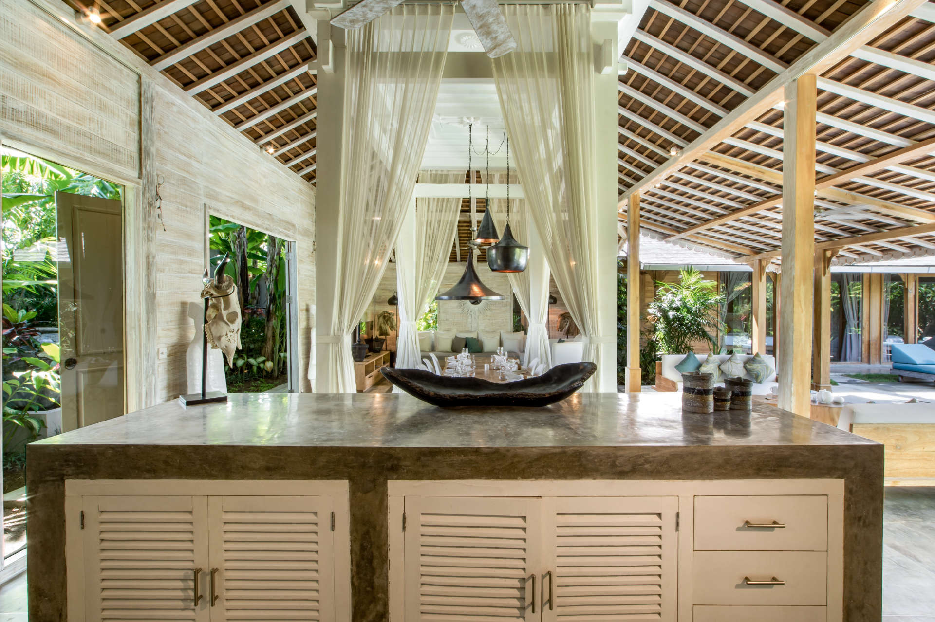 Picture Relaxing Beside Your Private Pool in Kerobokan, Bali Villa 2007