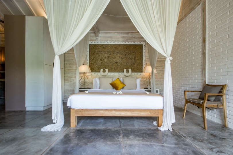 Picture Relaxing Beside Your Private Pool in Kerobokan, Bali Villa 2007