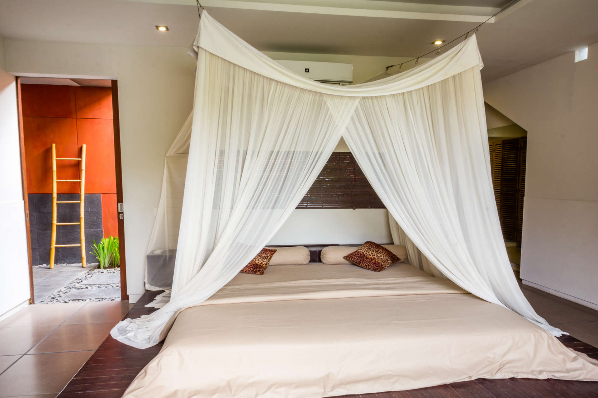 Rent a Luxury Villa in Bali Close to the Beach, Bali Villa 2035