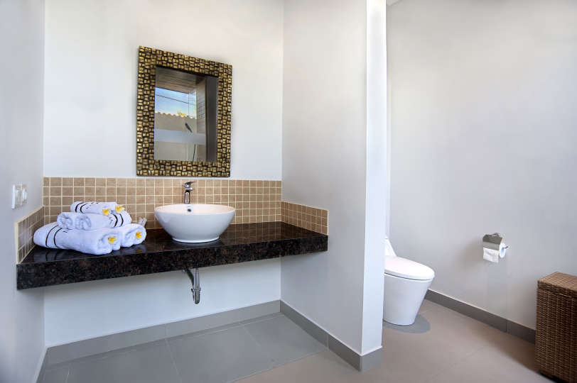 Rent a Luxury Villa in Bali Close to the Beach, Bali Villa 2054