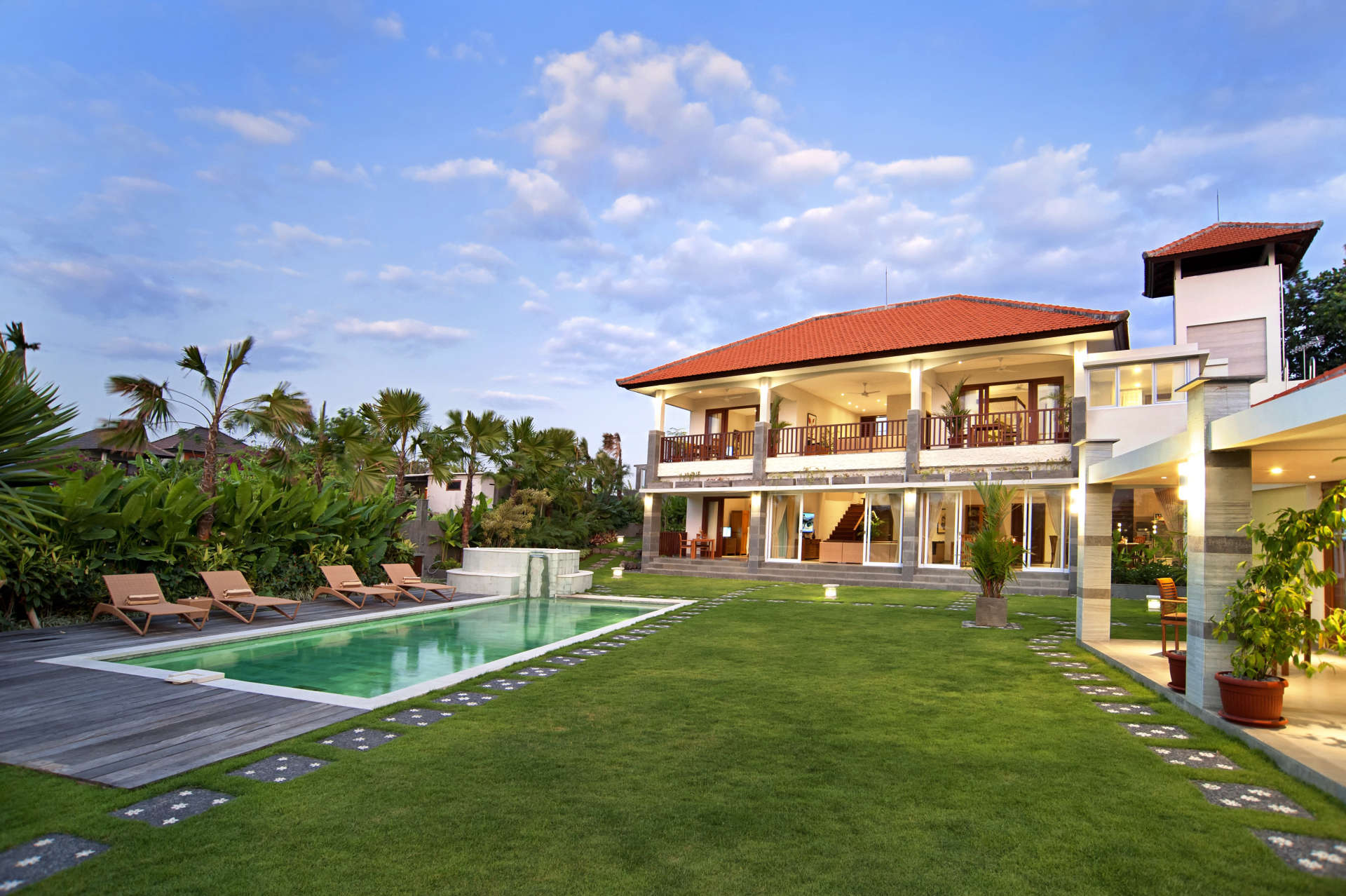 Rent a Luxury Villa in Bali Close to the Beach, Bali Villa 2054