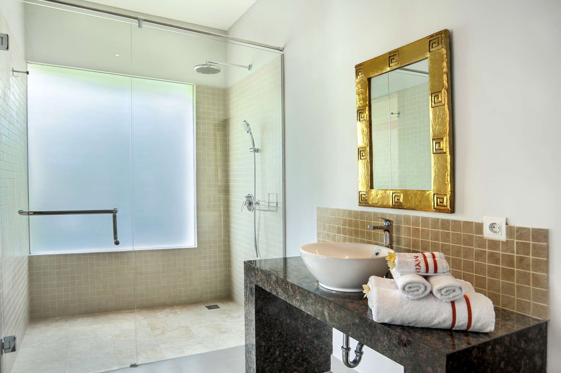 Rent a Luxury Villa in Bali Close to the Beach, Bali Villa 2054