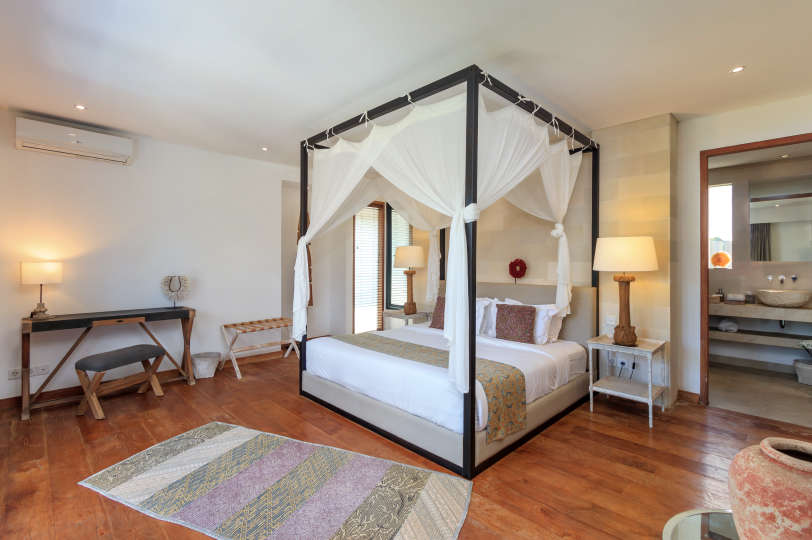 Luxury 5 Bedroom Villa with Private Pool, Bali Villa 2055