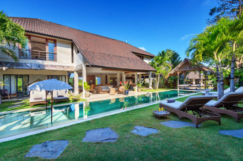 Luxury 5 Bedroom Villa with Private Pool, Bali Villa 2055