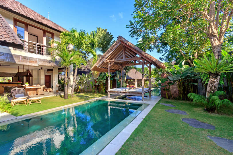 Luxury 5 Bedroom Villa with Private Pool, Bali Villa 2055