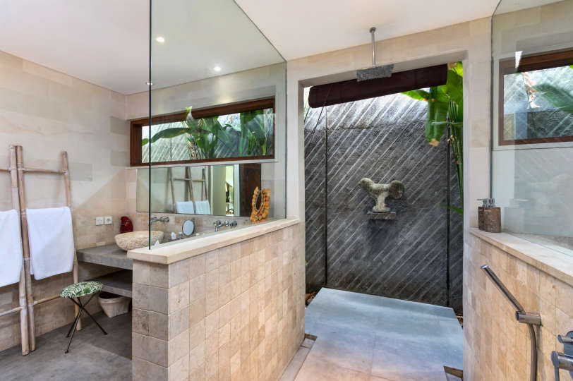 5 Star Villa in Bali, Minutes from the Beach, Bali Villa 2056