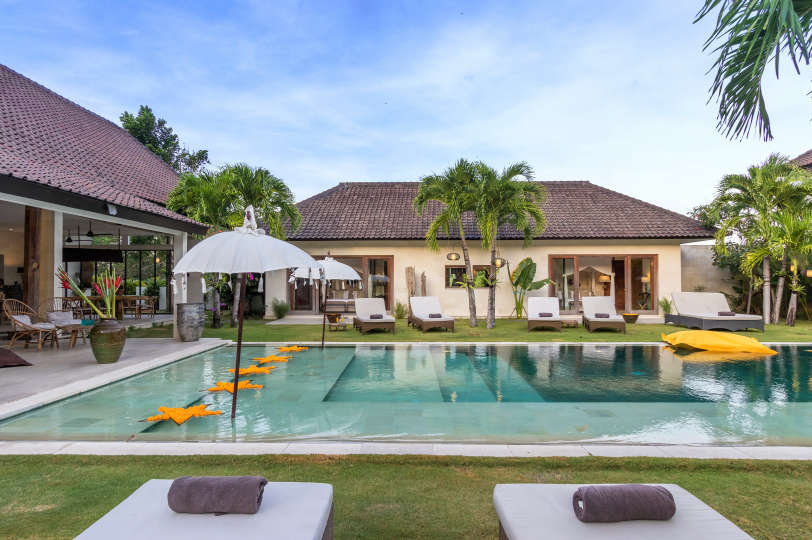 5 Star Villa in Bali, Minutes from the Beach, Bali Villa 2056