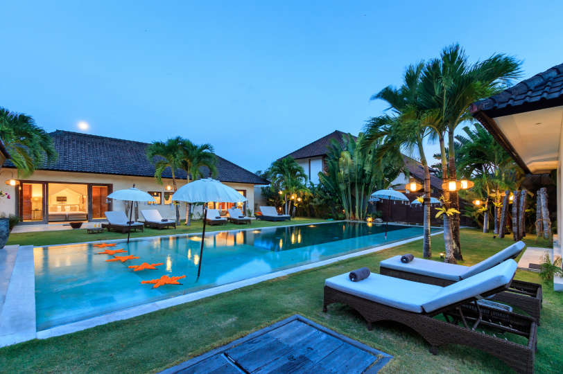 5 Star Villa in Bali, Minutes from the Beach, Bali Villa 2056