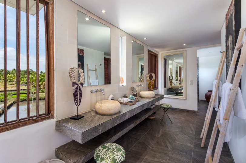 5 Star Villa in Bali, Minutes from the Beach, Bali Villa 2056