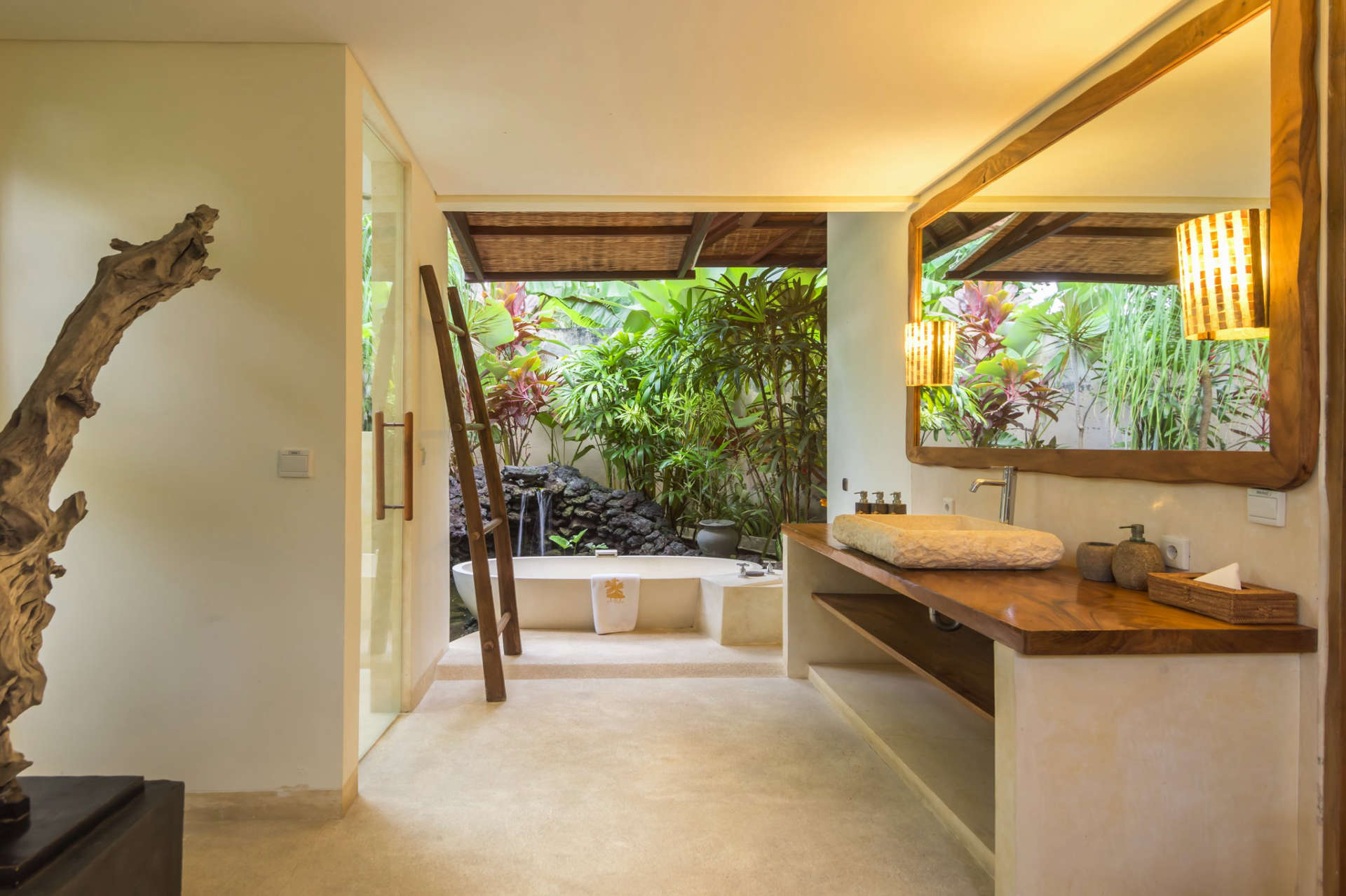 5 Star Villa in Bali, Minutes from the Beach, Bali Villa 2064
