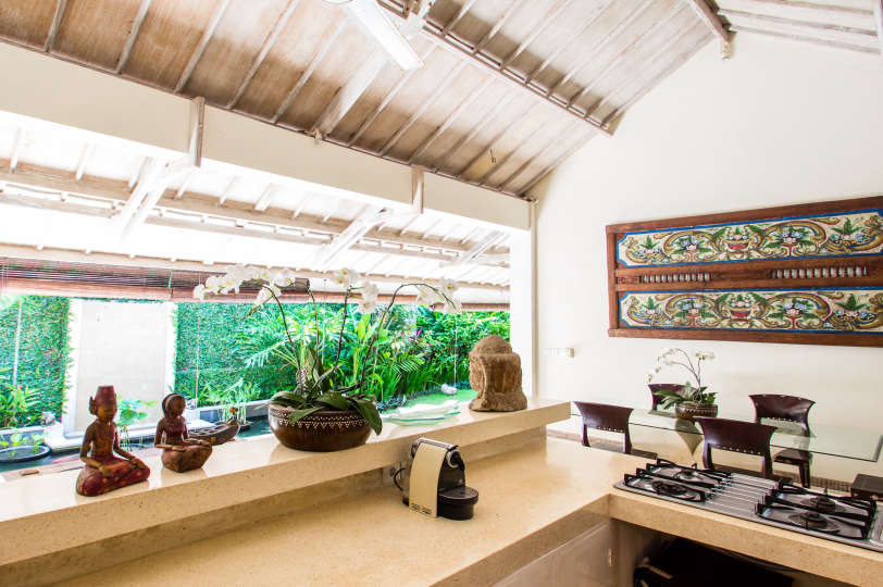 Rent a Luxury Villa in Bali Close to the Beach, Bali Villa 2074