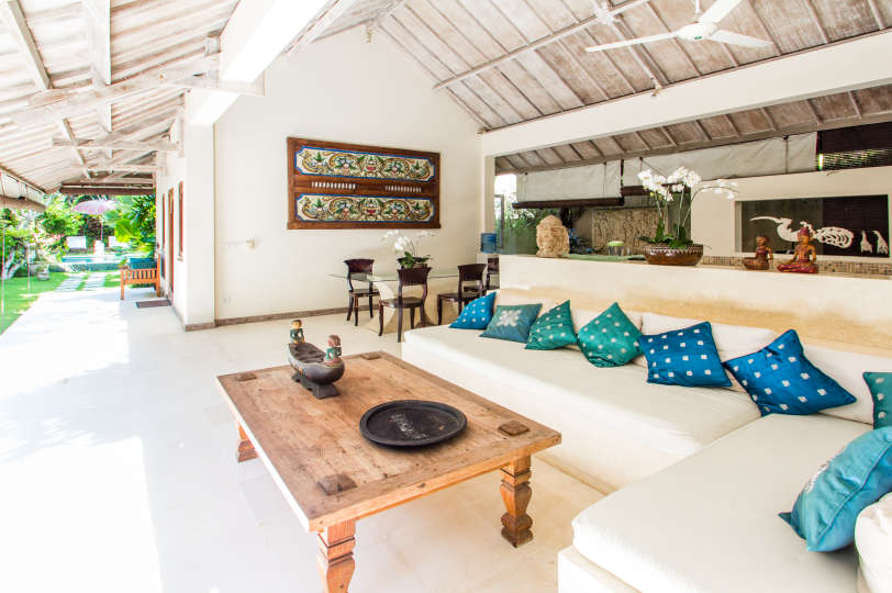 Rent a Luxury Villa in Bali Close to the Beach, Bali Villa 2074