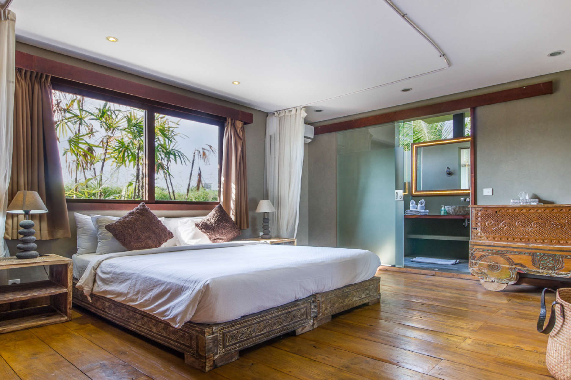 Rent a Luxury Villa in Bali Close to the Beach, Bali Villa 2086