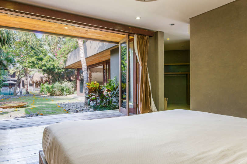 Rent a Luxury Villa in Bali Close to the Beach, Bali Villa 2086