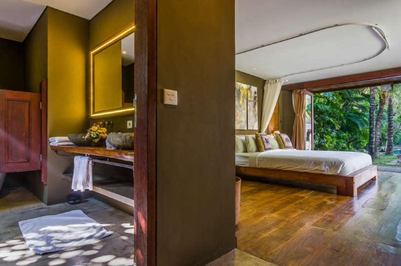 Rent a Luxury Villa in Bali Close to the Beach, Bali Villa 2086