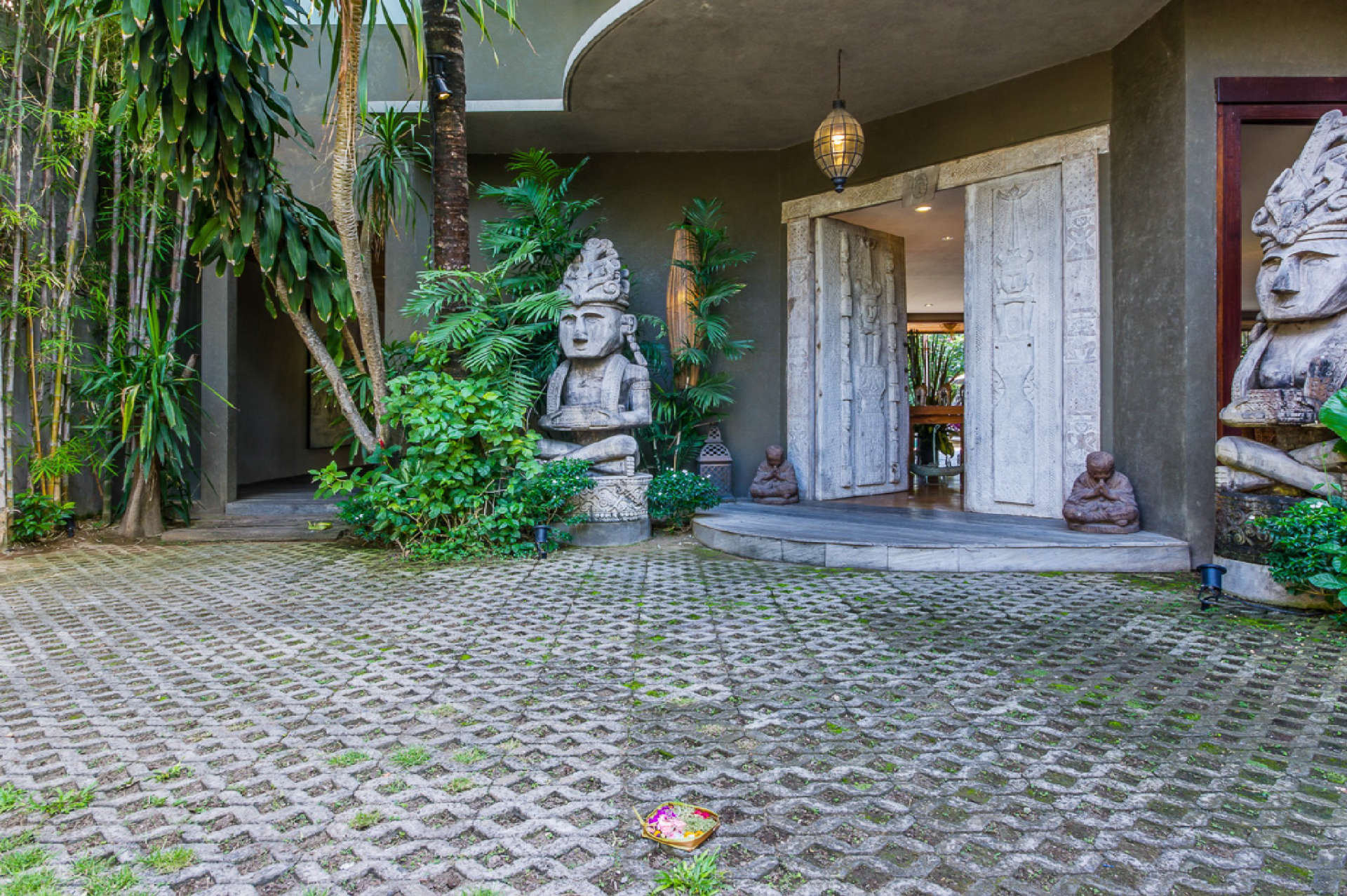 Rent a Luxury Villa in Bali Close to the Beach, Bali Villa 2086