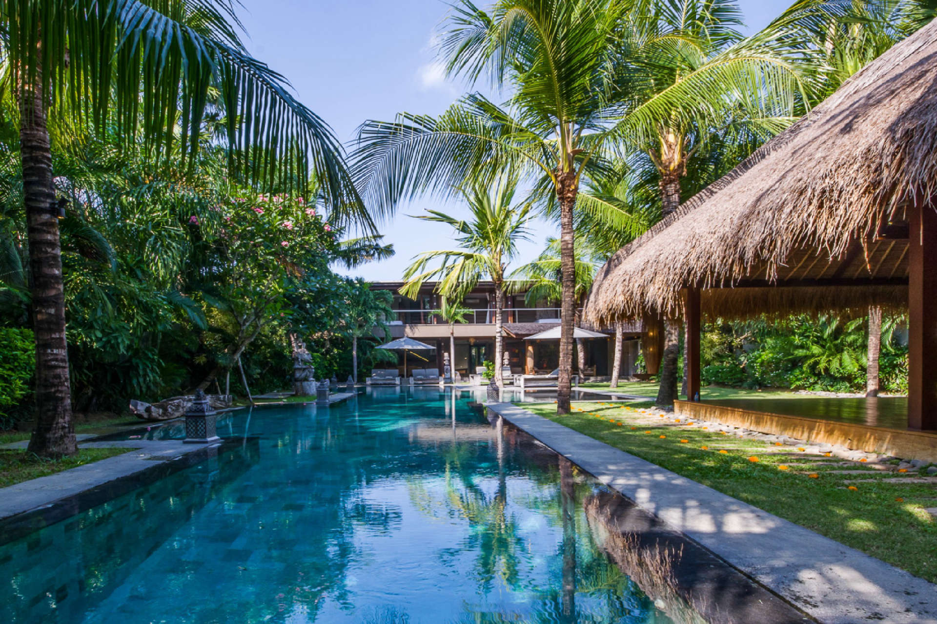 Rent a Luxury Villa in Bali Close to the Beach, Bali Villa 2086