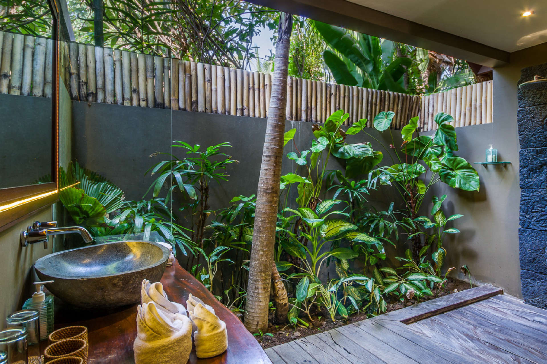 Rent a Luxury Villa in Bali Close to the Beach, Bali Villa 2086