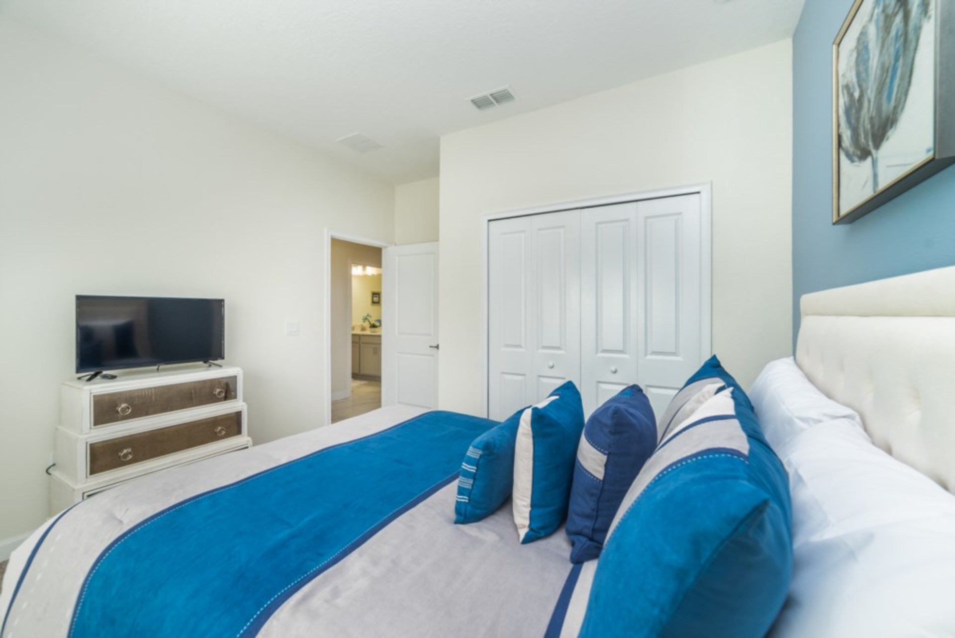 You and Your Family will Love this 5 Star Home with Private Pool on Storey Lake Resort, Townhome Orlando 6414