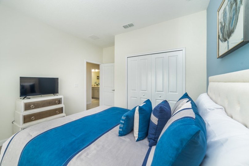 You and Your Family will Love this 5 Star Home with Private Pool on Storey Lake Resort, Townhome Orlando 6414