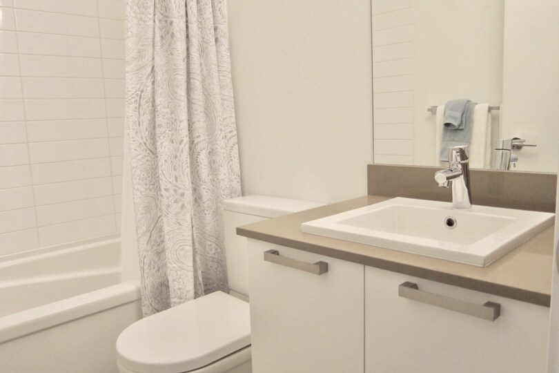 Beautiful 5 Star Apartment in Prime Location, Vancouver Island Apartment 1006