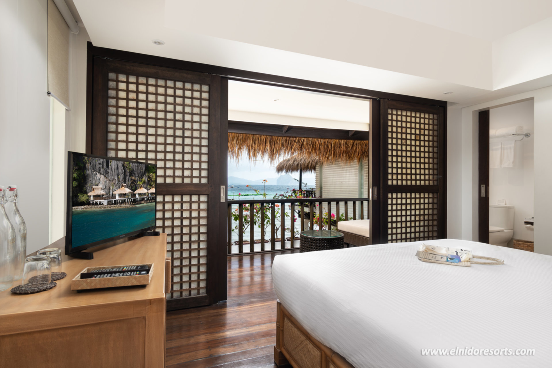 Beautiful 5 Star Water Cottage with Sea Views on Miniloc Island Resort, El Nido Cottage 1006
