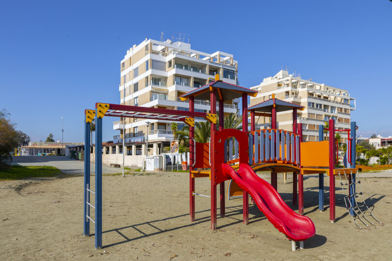 Imagine You and Your Family Renting this Perfect Beachfront Apartment, Larnaca Apartment 1388
