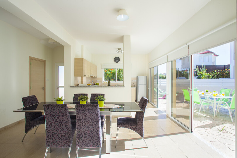 Imagine You and Your Family Renting this Luxury Villa in Protaras, minutes from the Beach, Protaras Villa 1477