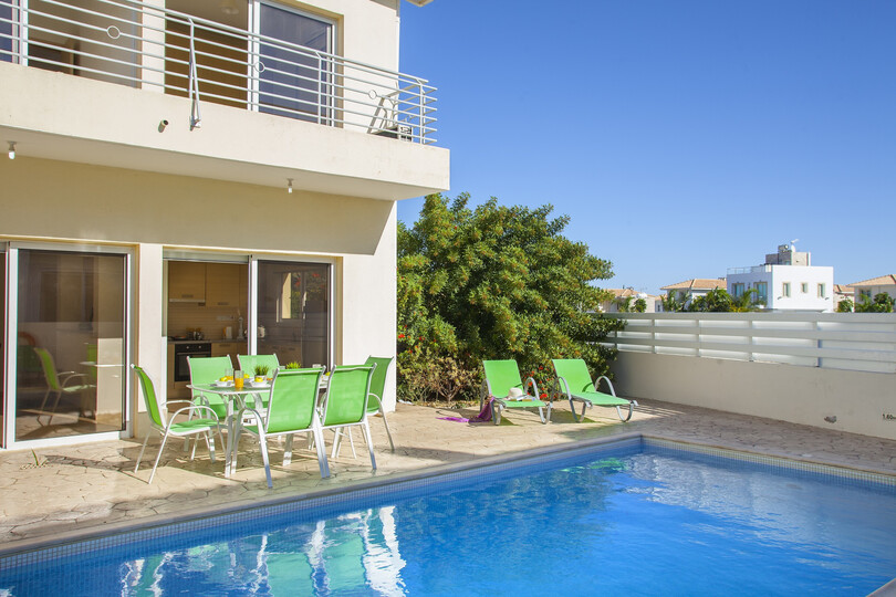 Imagine You and Your Family Renting this Luxury Villa in Protaras, minutes from the Beach, Protaras Villa 1477