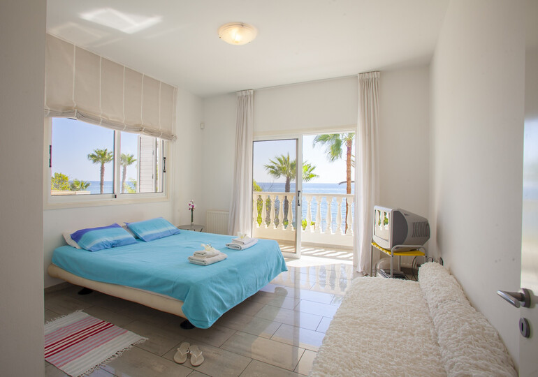 Imagine Your Family Renting This Luxury Beachfront Villa, Larnaca Villa 1399