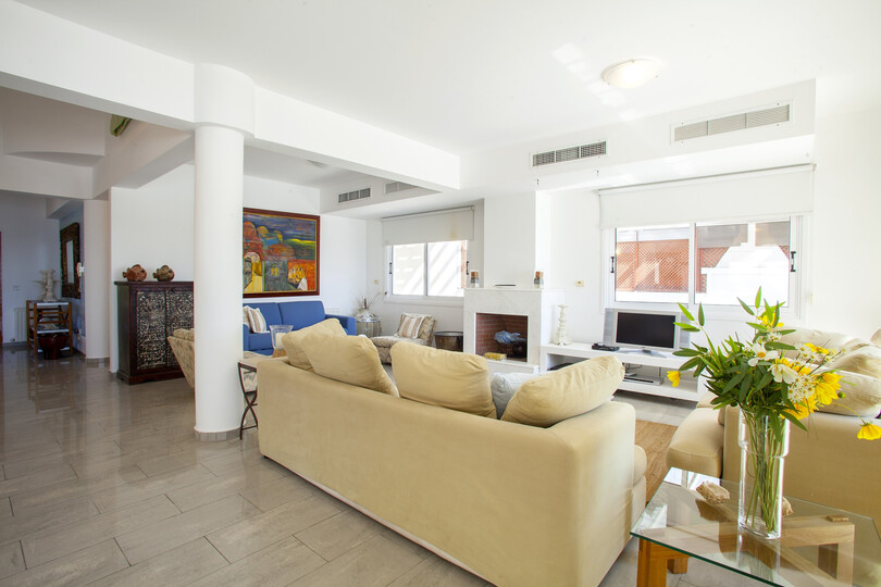 Imagine Your Family Renting This Luxury Beachfront Villa, Larnaca Villa 1399