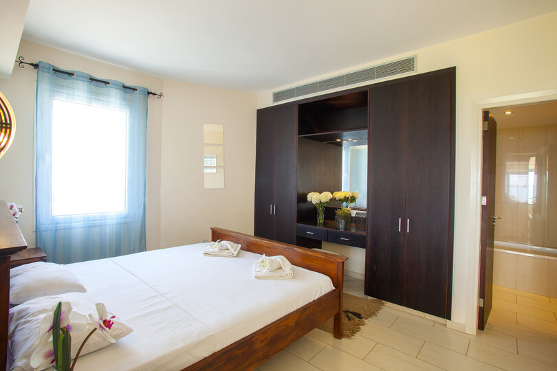 You and Your Family will love this Seafront Villa, Protaras Villa 1540