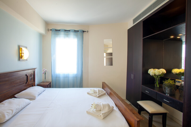 You and Your Family will love this Seafront Villa, Protaras Villa 1540
