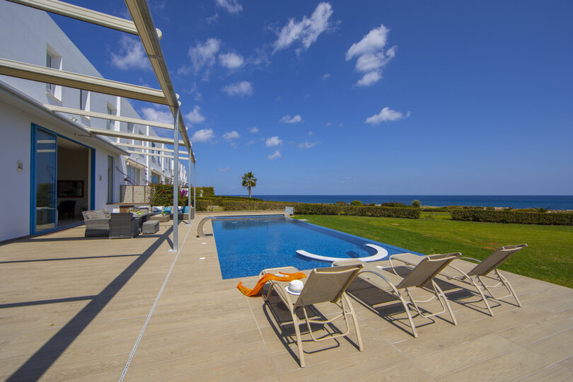 You and Your Family will love this Seafront Villa, Protaras Villa 1540