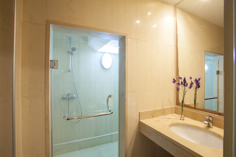 You and Your Family will love this Seafront Villa, Protaras Villa 1540