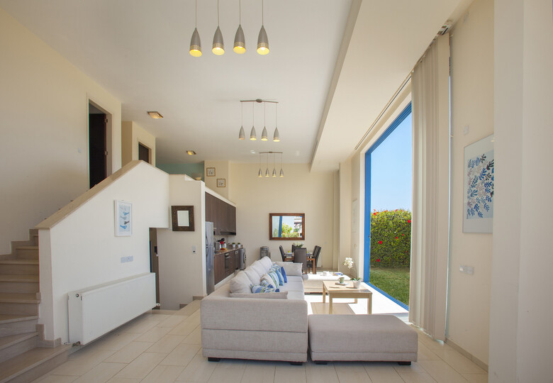 You and Your Family will love this Seafront Villa, Protaras Villa 1540