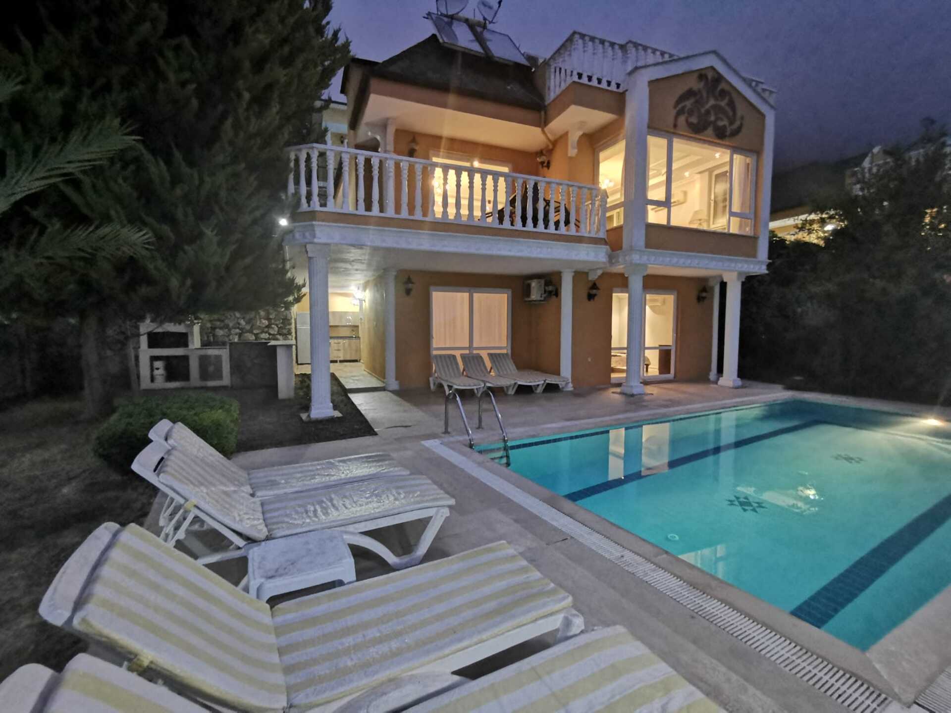 Your Dream Villa at night, time to enjoy a bbq