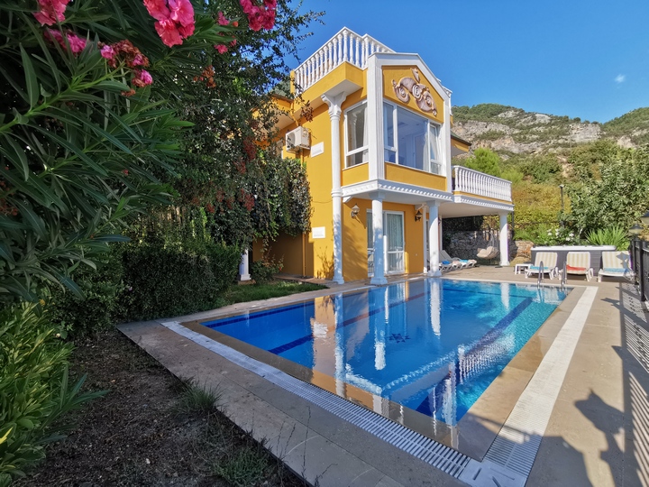 5 Star Villa Serenity – Dual Mountain & Sea Retreat