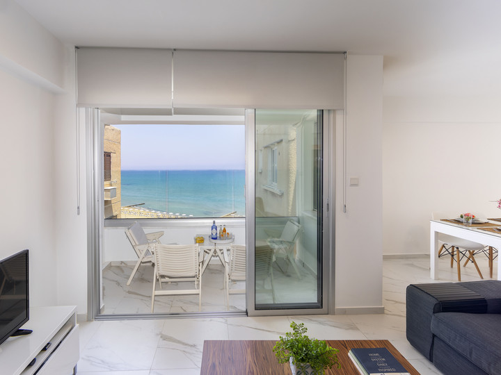The Perfect Holiday Apartment minutes from the Beach in Larnaca, Larnaca Apartment 1401