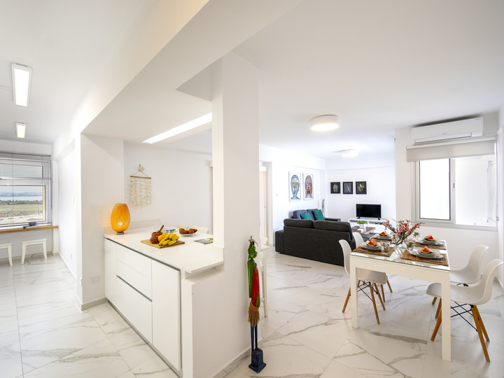 The Perfect Holiday Apartment minutes from the Beach in Larnaca, Larnaca Apartment 1401