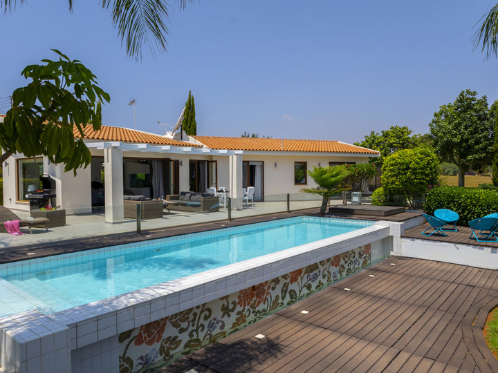 Luxury Awaits by the Sea – Protaras Villa 1569